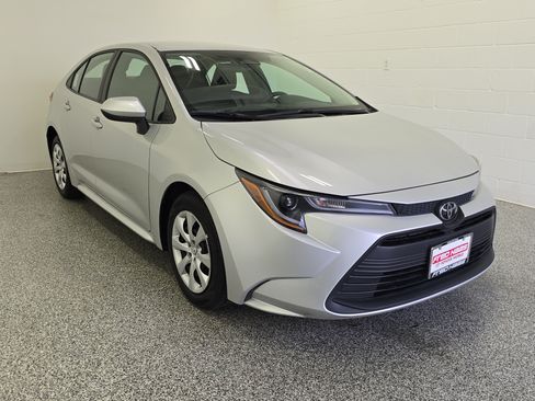 Used 2025 Toyota Corolla LE FWD image 3