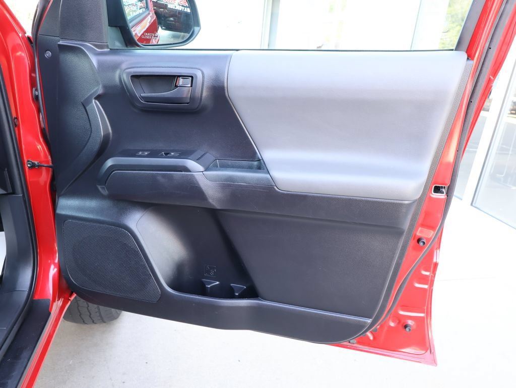 Used 2020 Toyota Tacoma SR AWD/4WD image 31