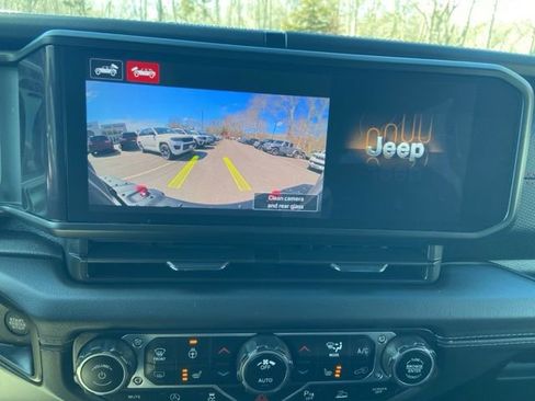 Used 2024 Jeep Wrangler Unlimited Rubicon image 24