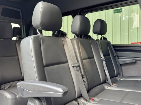 Used 2022 Mercedes-Benz Sprinter 2500 image 32