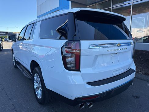 Used 2023 Chevrolet Suburban Premier image 8
