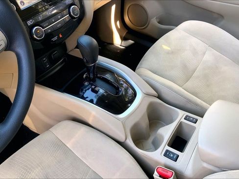 Used 2016 Nissan Rogue SV w/ SV Premium Package image 13