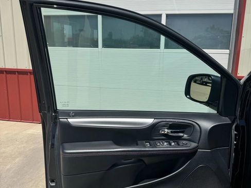 Used 2019 Dodge Grand Caravan GT image 4