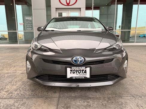 Used 2017 Toyota Prius Three Touring FWD image 3