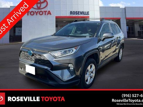 Used 2021 Toyota RAV4 XLE w/ Convenience Package AWD/4WD image 1