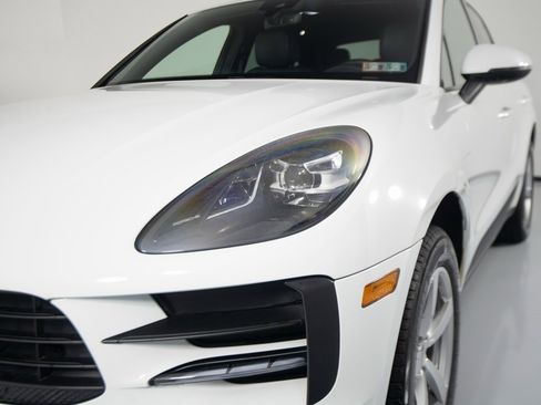 Certified 2020 Porsche Macan image 14
