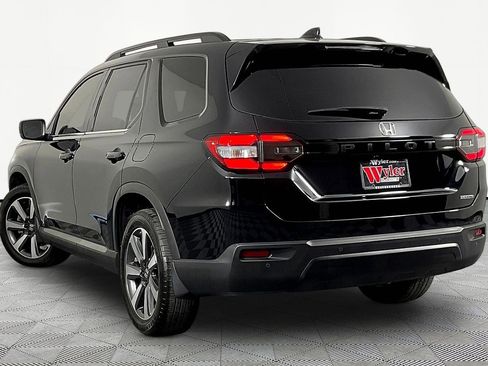 Used 2025 Honda Pilot Touring image 4