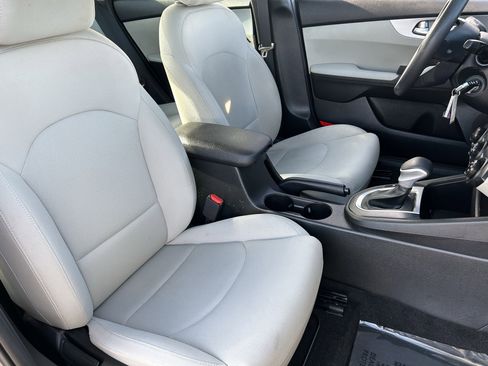 Certified 2023 Kia Forte LXS w/ LXS Technology Package image 9
