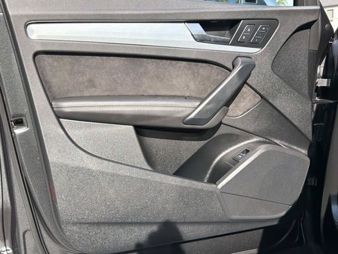 Used 2019 Audi SQ5 Premium Plus w/ Premium Plus Package AWD/4WD image 17