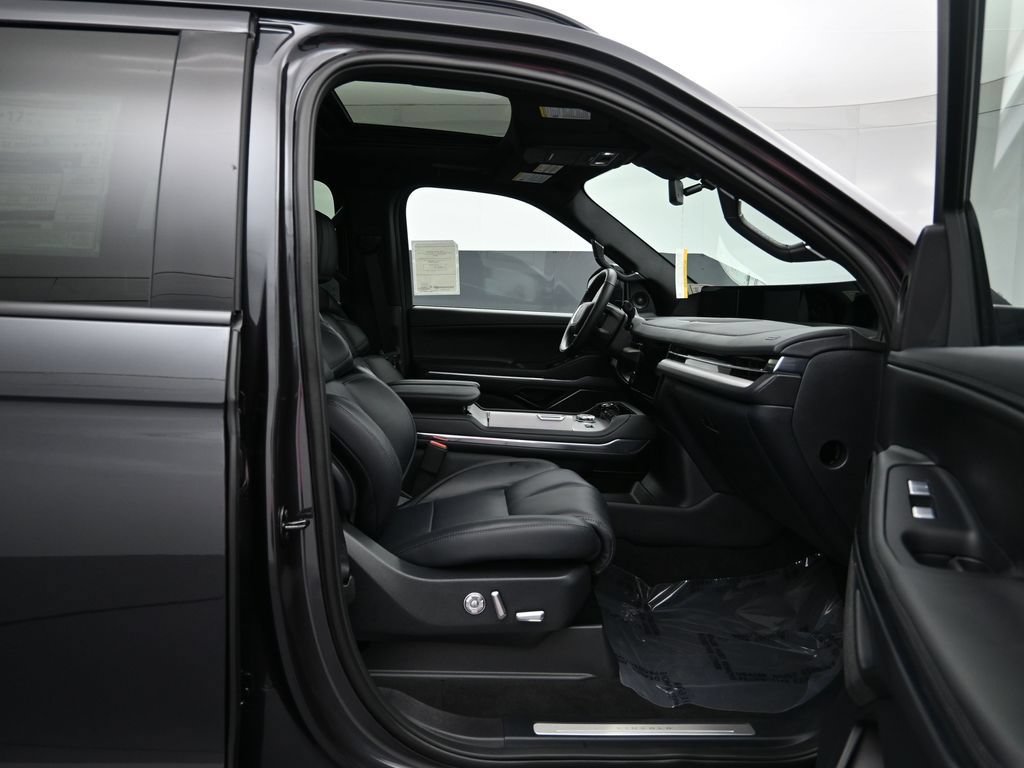 New 2026 Lincoln Navigator Reserve w/ Jet Appearance Package AWD/4WD image 28