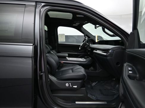 New 2026 Lincoln Navigator Reserve AWD/4WD image 28