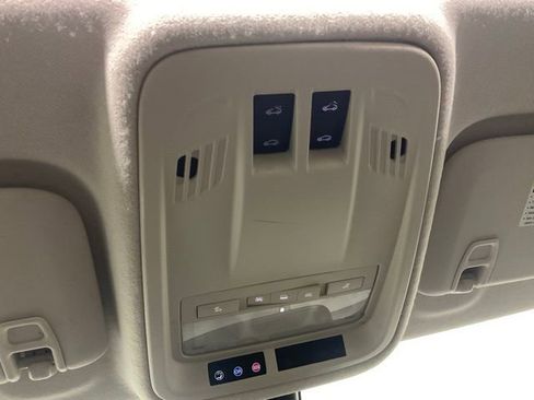 Used 2017 Chevrolet Cruze Premier image 17