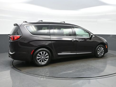 Used 2019 Chrysler Pacifica Touring-L Plus image 6