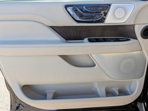 Used 2021 Lincoln Navigator Reserve w/ Luxury Package AWD/4WD image 15