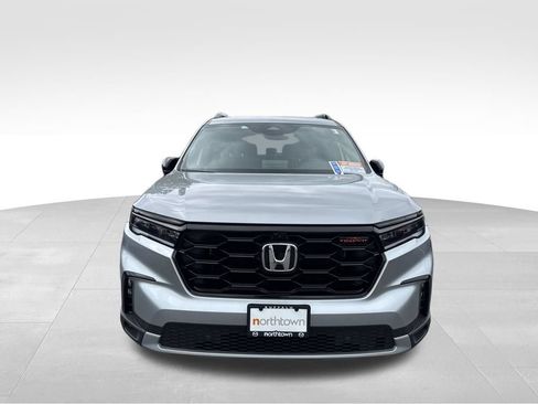 Used 2025 Honda Pilot TrailSport image 10