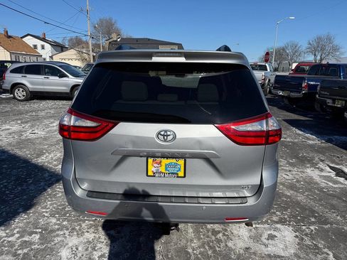 Used 2015 Toyota Sienna XLE Premium image 6