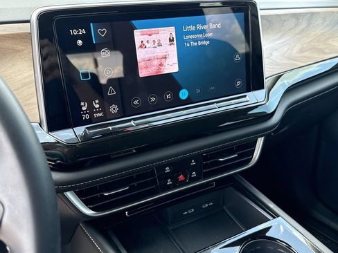 Used 2024 Volkswagen Atlas SE FWD image 20