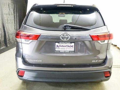 Used 2019 Toyota Highlander XLE image 6