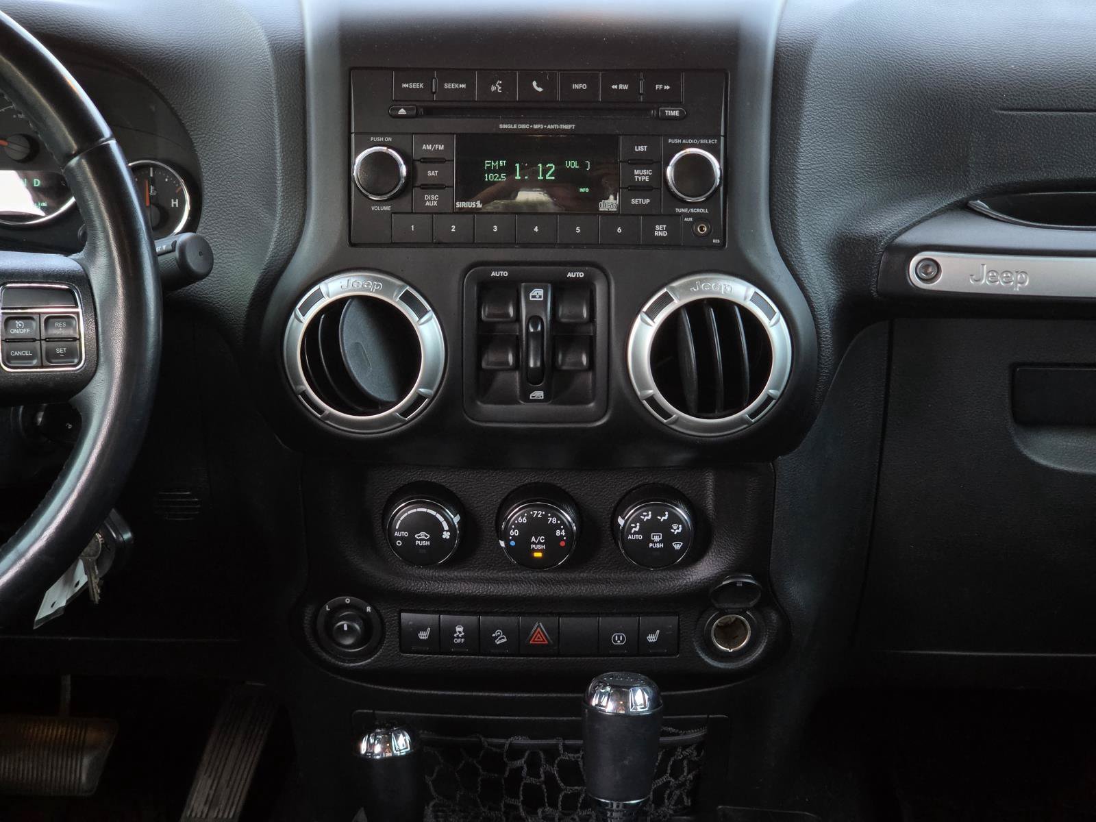 Used 2017 Jeep Wrangler Unlimited Rubicon w/ Connectivity Group AWD/4WD image 14