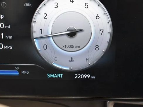 Used 2025 Hyundai Elantra SEL FWD image 27