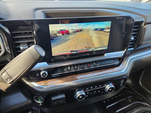 Used 2024 GMC Sierra 3500 SLE w/ SLE Convenience Package image 11