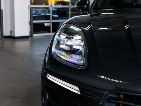 Used 2024 Porsche Macan image 10