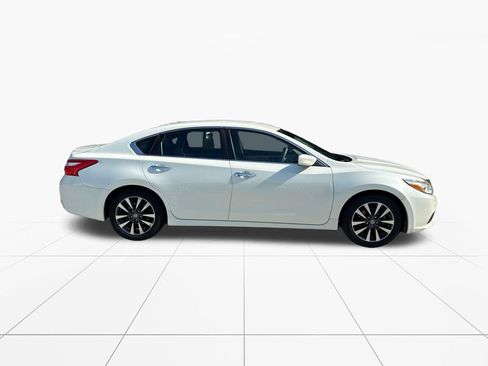 Used 2016 Nissan Altima 2.5 SV FWD image 9