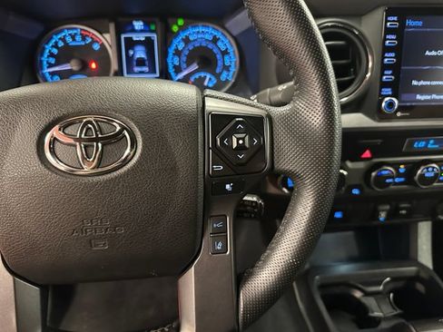 Used 2022 Toyota Tacoma TRD Sport AWD/4WD image 21