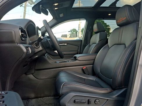 Used 2023 Honda Pilot TrailSport image 13