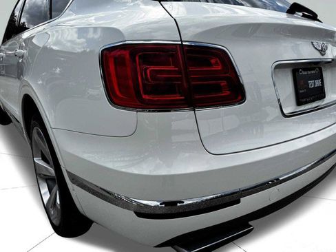 Used 2017 Bentley Bentayga image 13