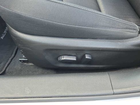 Used 2024 Nissan Altima 2.5 SV FWD image 15