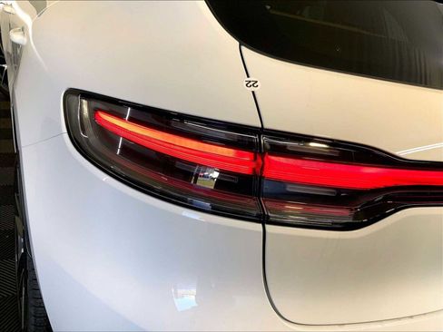 New 2026 Porsche Macan image 18