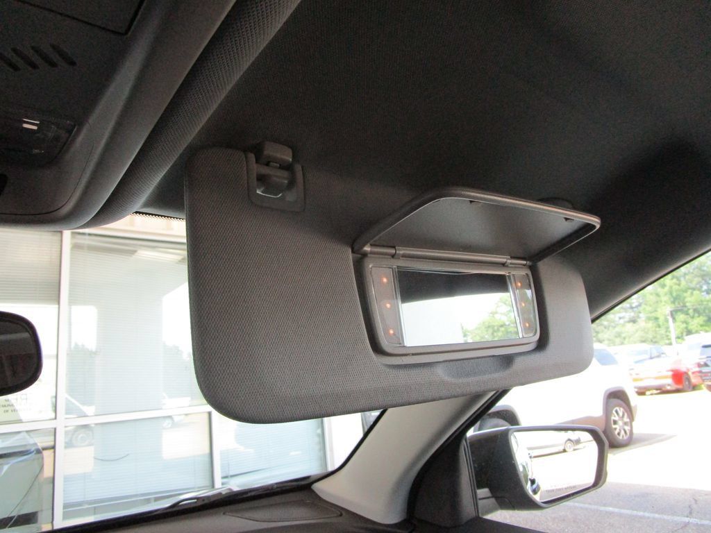 Used 2023 Chevrolet Equinox LT FWD image 39