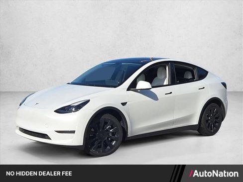 Used 2024 Tesla Model Y Long Range AWD/4WD image 1
