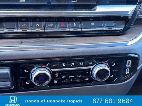 Used 2025 GMC Sierra 1500 SLT image 16