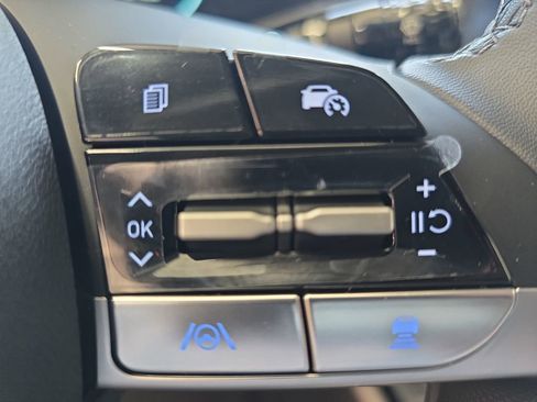 New 2026 Hyundai Elantra Limited FWD image 18