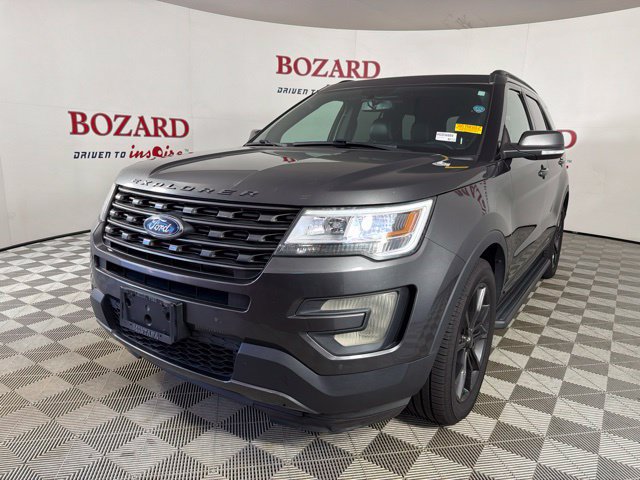 Used 2017 Ford Explorer XLT w/ Equipment Group 202A AWD/4WD image 4