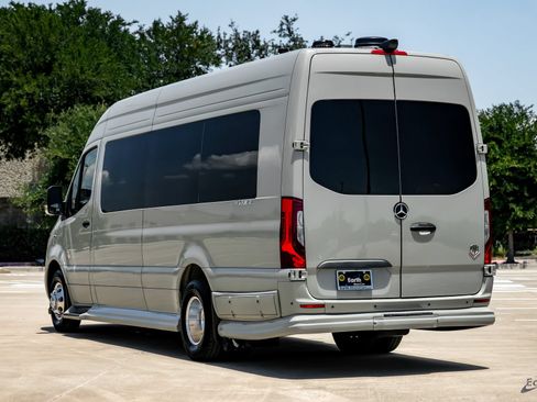 Used 2025 Mercedes-Benz Sprinter 3500 image 11