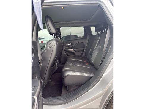 Used 2019 Jeep Cherokee Limited AWD/4WD image 12