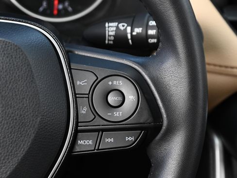 Used 2022 Toyota RAV4 XLE Premium image 37