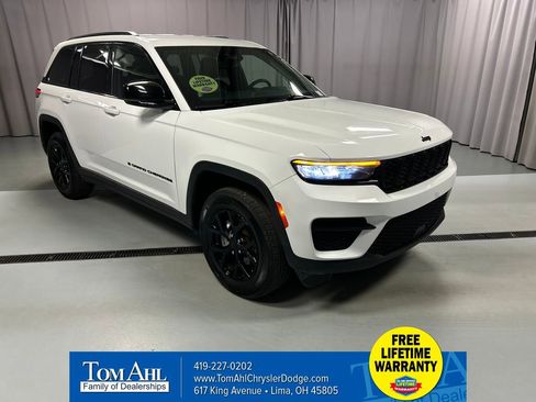 Used 2024 Jeep Grand Cherokee Altitude image 1