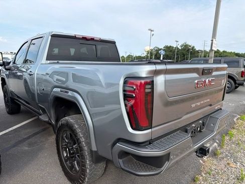 Used 2024 GMC Sierra 2500 AT4 w/ AT4 Premium Plus Package AWD/4WD image 4