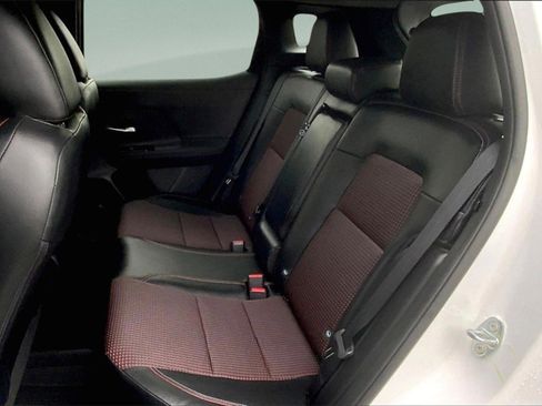 New 2025 Nissan Kicks SR image 11