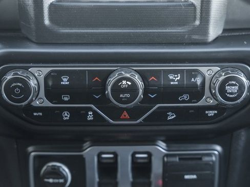 Used 2020 Jeep Wrangler Sport image 23