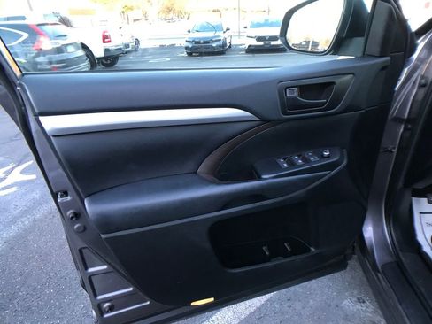 Used 2019 Toyota Highlander Plus image 14