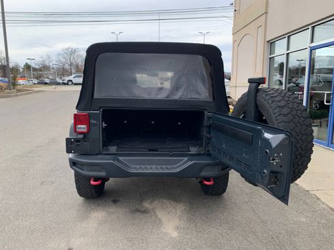 Used 2017 Jeep Wrangler Unlimited Rubicon AWD/4WD image 8
