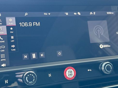 Certified 2025 Porsche Macan image 23