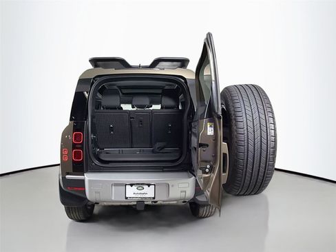Certified 2025 Land Rover Defender 90 S AWD/4WD image 26