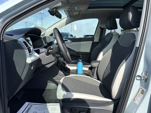 New 2025 Volkswagen Taos SE image 11