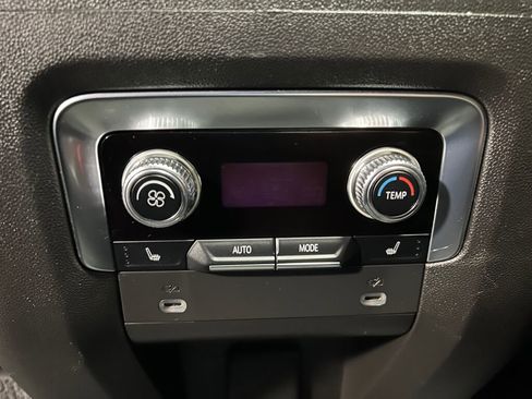 Used 2022 GMC Yukon Denali w/ Denali Premium Package image 20